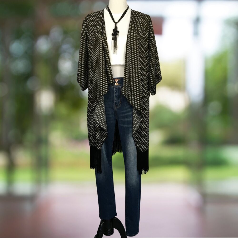 LuLaRoe Monroe Kimono – Classic Contrast
